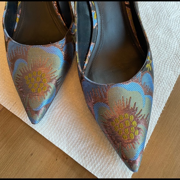 MARC FISCHER Brocade Heels and Pointed Toe - Picture 1 of 13